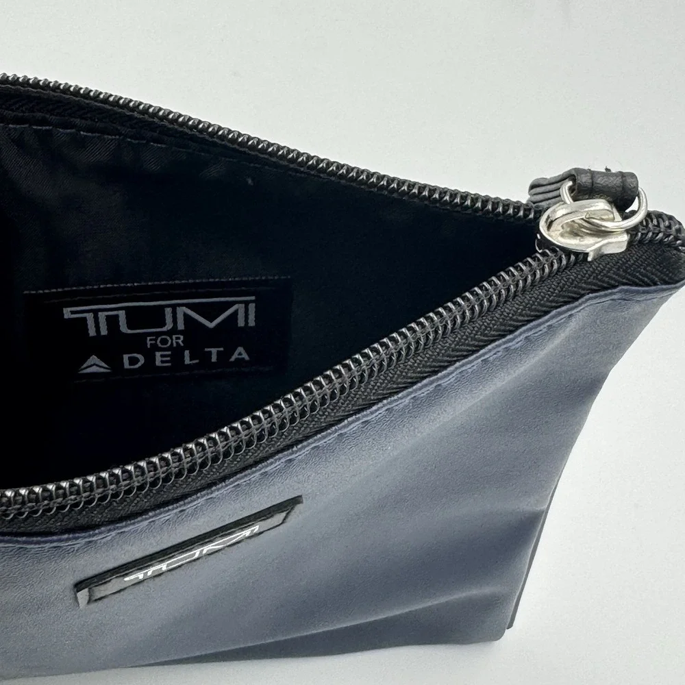 Tumi Delta Amenity Travel Pouch Cosmetic Beauty Bag Toiletries Navy Blue Malin‎